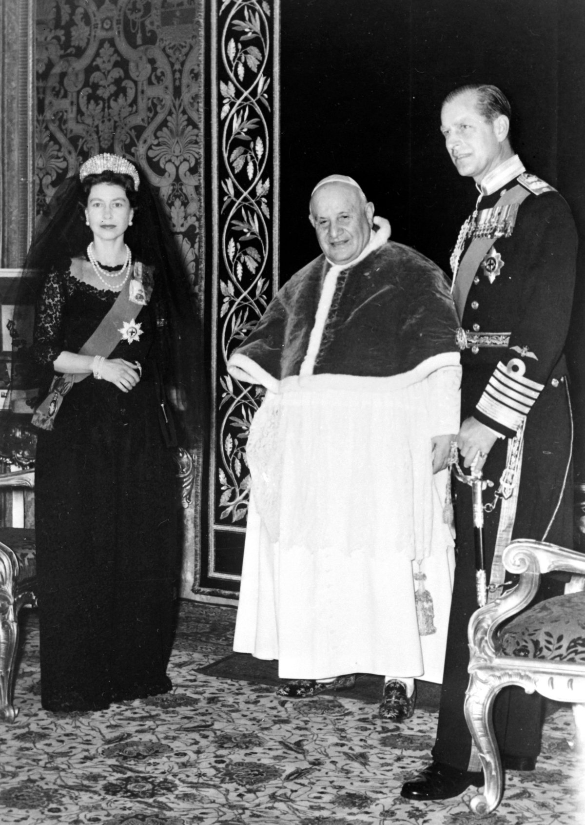 Queen Elizabeth II and the Duke of Edinburgh have an audience with Pope John XXIII at the Vatican on May 5, 1961 (Smith Archive/Alamy)