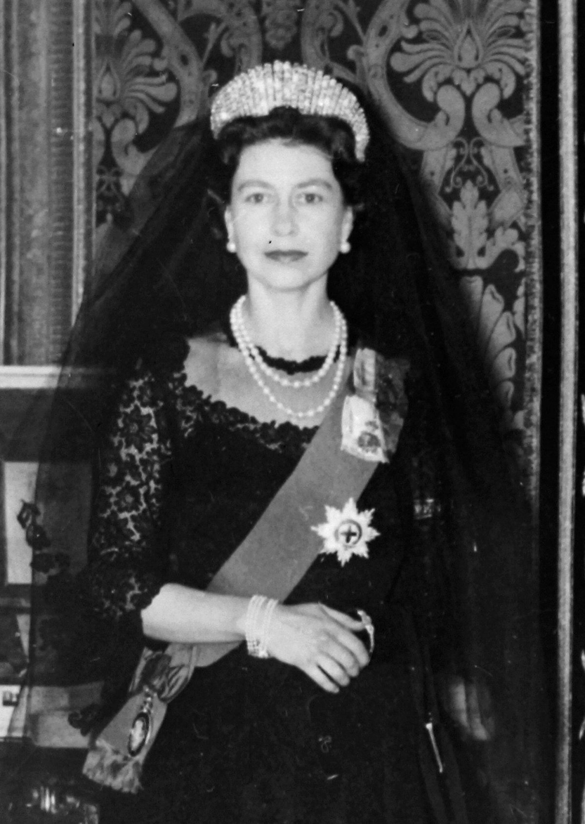 Queen Elizabeth II and the Duke of Edinburgh have an audience with Pope John XXIII at the Vatican on May 5, 1961 (Smith Archive/Alamy)