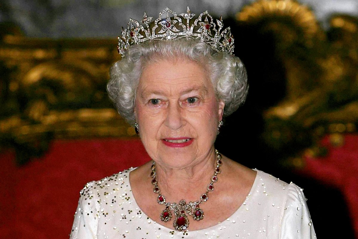 Queen Elizabeth II and the Duke of Edinburgh attend a state banquet at the Grandmaster's Palace during their state visit to Malta on November 23, 2005 (Ian Jones/PA Images/Alamy)