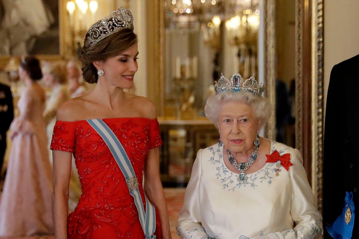 Queen Elizabeth II and the Duke of Edinburgh host a state banquet for the visiting King and Queen of Spain at Buckingham Palace on July 12, 2017 (Matt Dunham/PA Images/Alamy)
