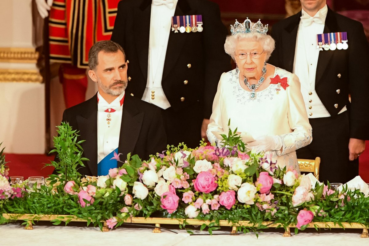 Queen Elizabeth II and the Duke of Edinburgh host a state banquet for the visiting King and Queen of Spain at Buckingham Palace on July 12, 2017 (Dominic Lipinski/PA Images/Alamy)