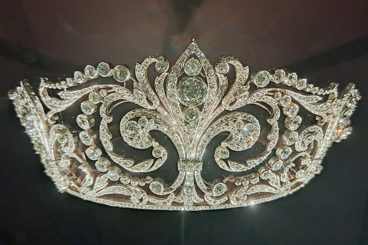 Queen Victoria Eugenie's diamond fleur-de-lis tiara is displayed as part of the "Victoria Eugenia" exhibition at the Royal Collections Gallery in Madrid on April 1, 2026 (Photograph generously shared by reader Christopher)