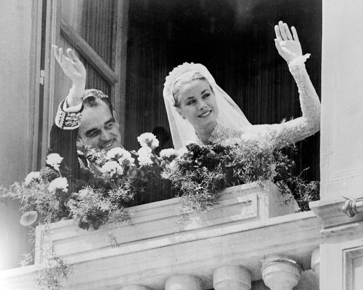 Prince Rainier III and Princess Grace of Monaco wave from the balcony of the Palais Princier after their wedding on April 19, 1956 (Smith Archive/Alamy)