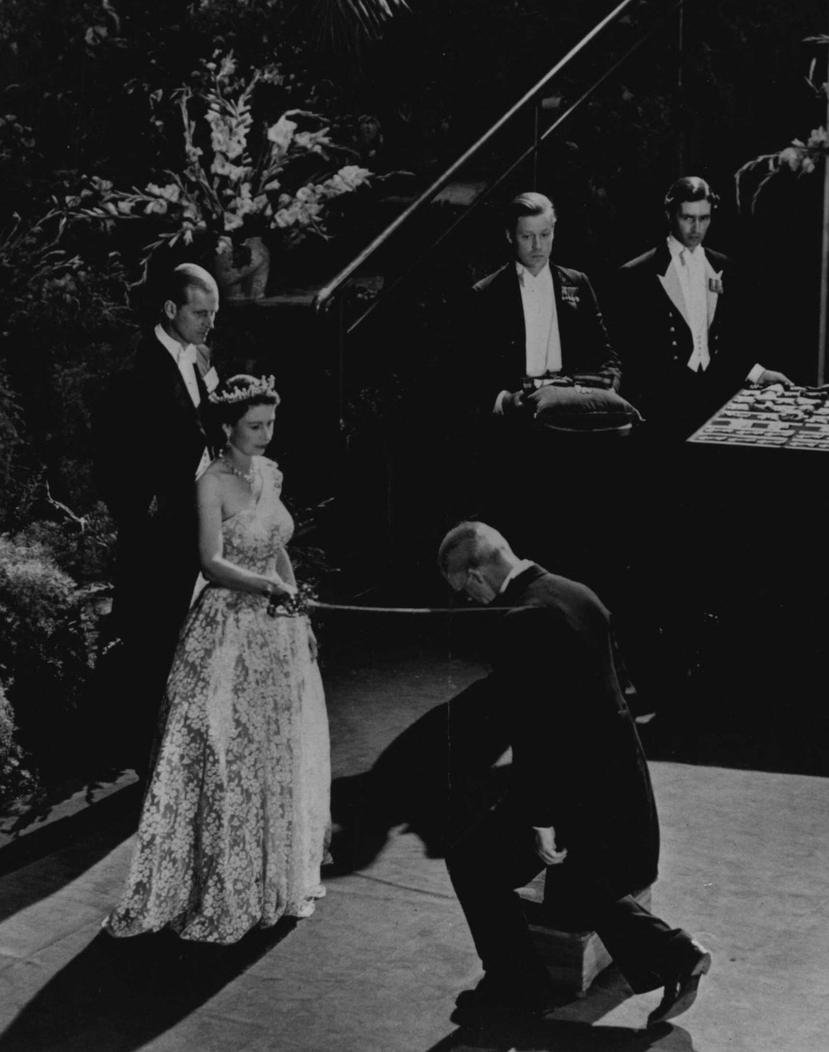 Queen Elizabeth II holds an investiture at Wellington Town Hall in New Zealand on January 12, 1954 (SuperStock/Alamy)