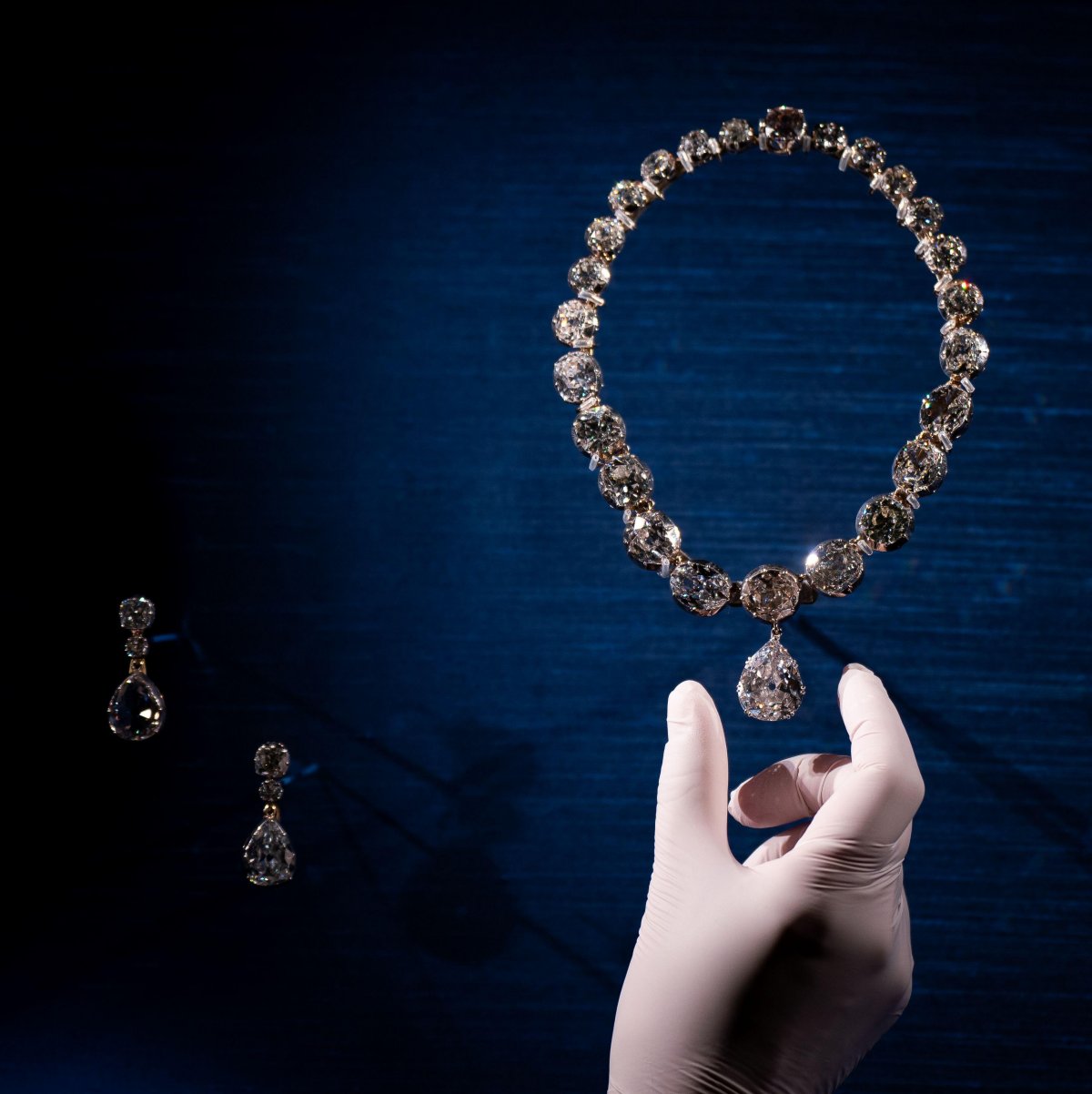 The Coronation Necklace and Earrings are displayed at Windsor Castle as part of a special exhibition celebrating Queen Elizabeth II's Platinum Jubilee on July 6, 2022 (Aaron Chown/PA Images/Alamy)