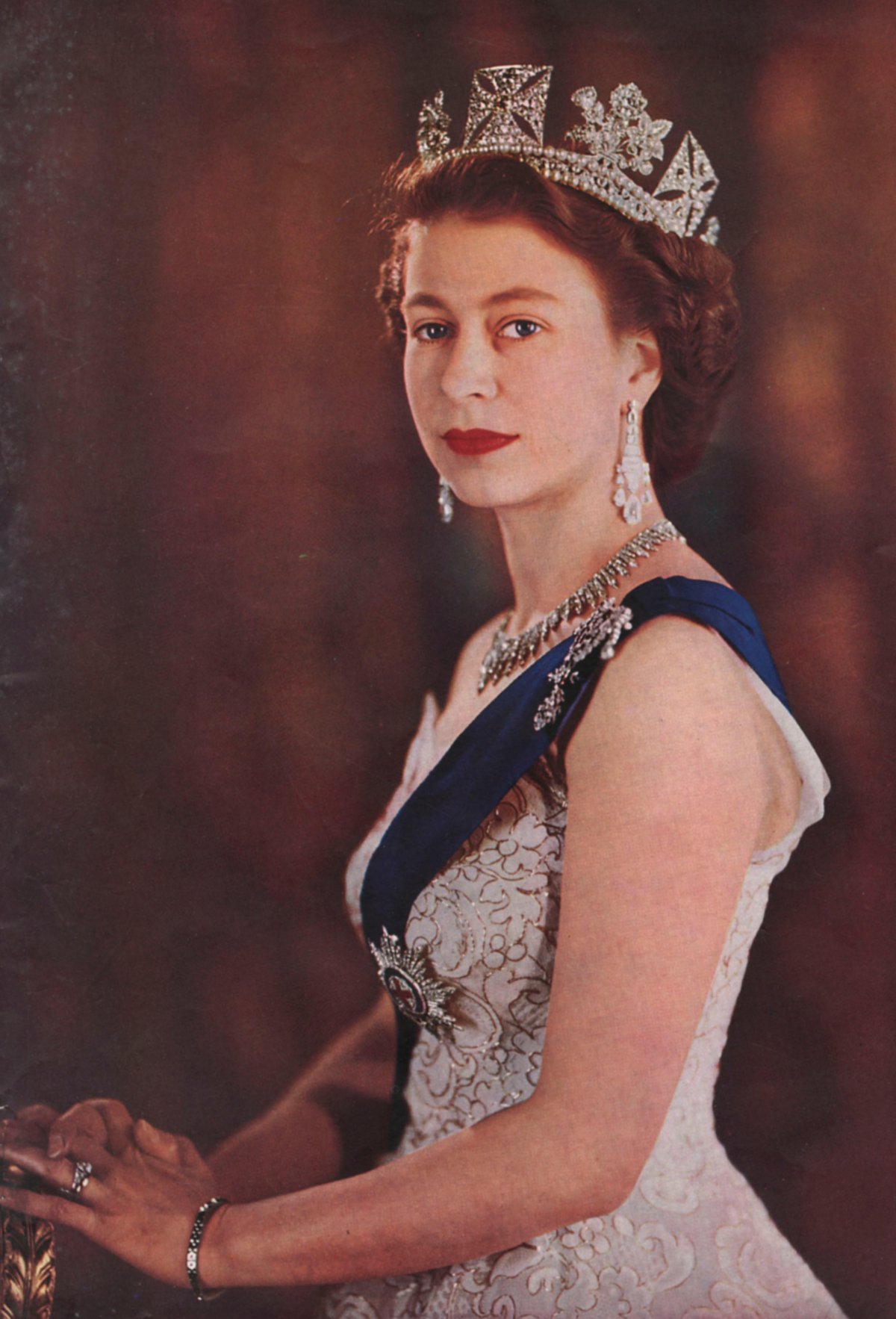 Portrait of Queen Elizabeth II published on the cover of the Daily Sketch's Coronation Number. 1953 (Chronicle/Alamy)