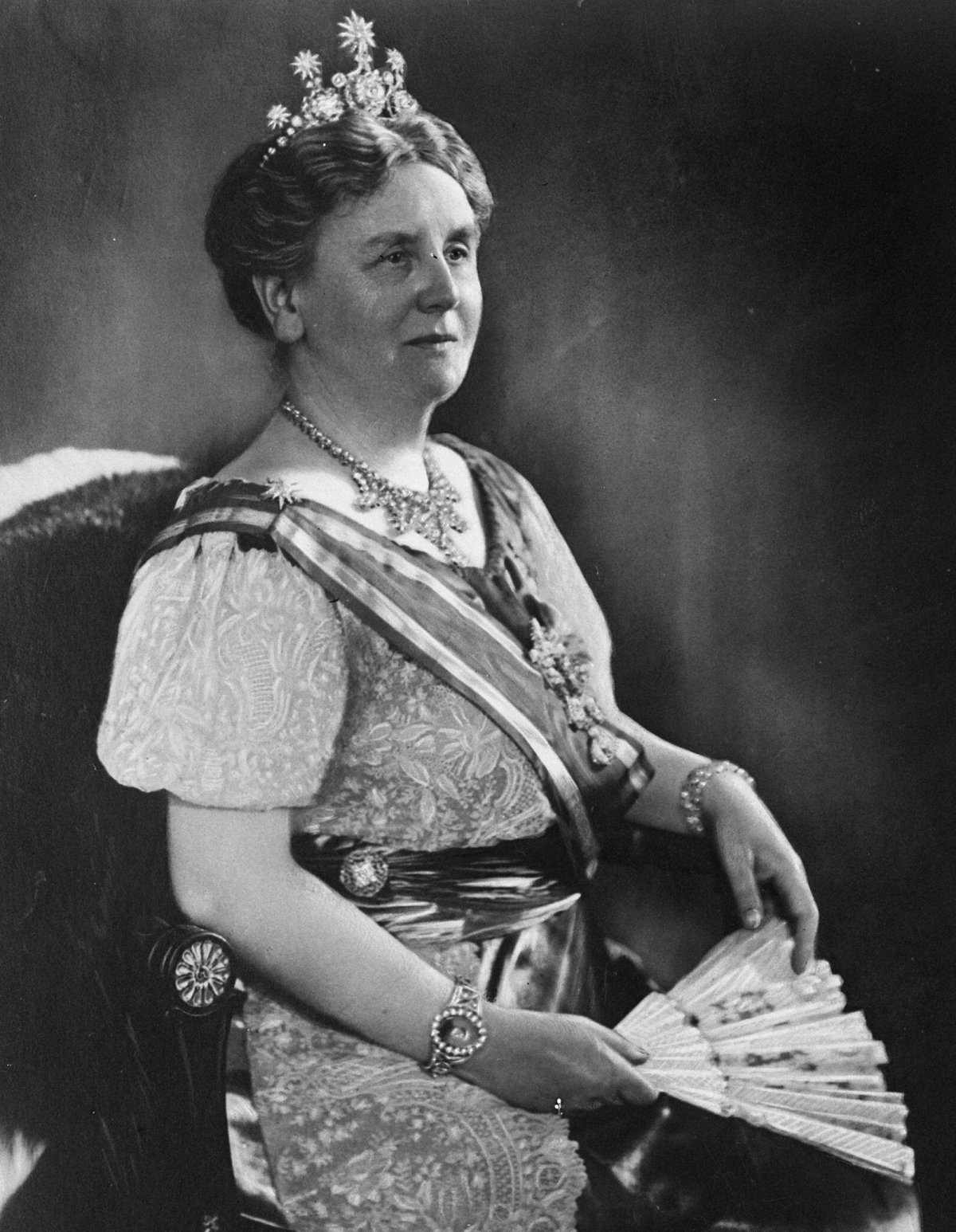State portrait of Queen Wilhelmina of the Netherlands, ca. 1937 (BNA Photographic/Alamy)