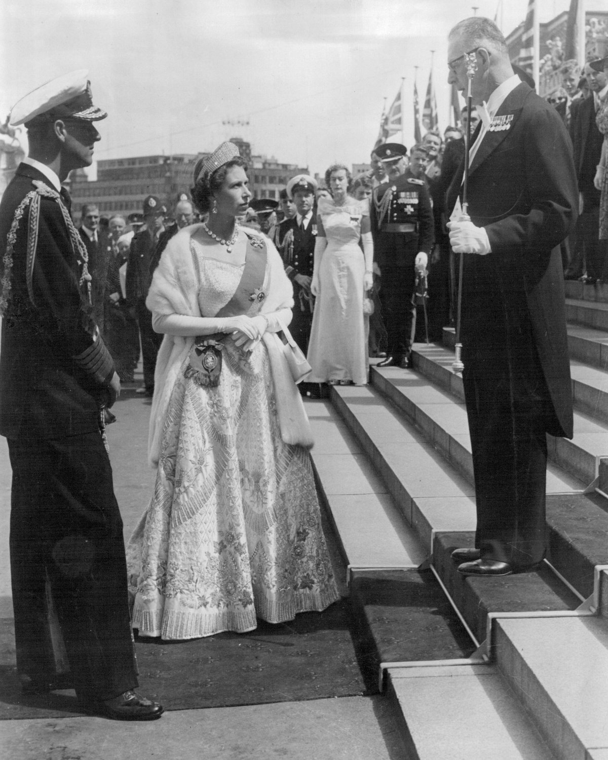 Queen Elizabeth II and Prince Philip arrive for the Opening of Parliament in New Zealand on January 12, 1954 (SuperStock/Alamy)