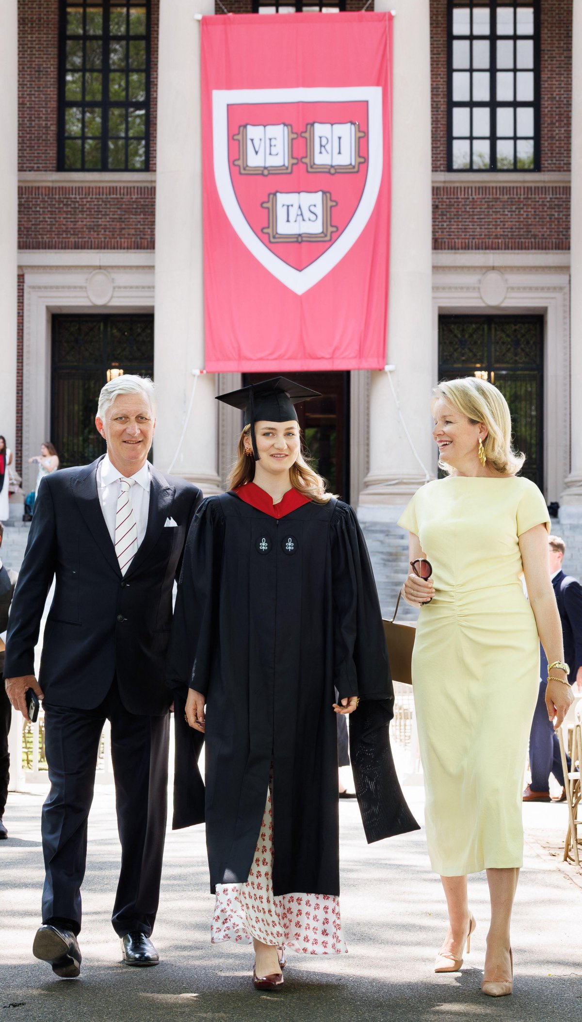 The Duchess of Brabant poses with her parents, the King and Queen of the Belgians, as she graduates from Harvard Kennedy School on May 27, 2026 (BENOIT DOPPAGNE/Belga News Agency/Alamy)