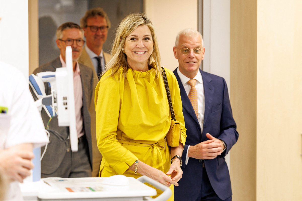 The Queen of the Netherlands visits the gastroenterology department at Amsterdam University Medical Center on May 25, 2026 (Arjo Frank/NLBeeld/Alamy)