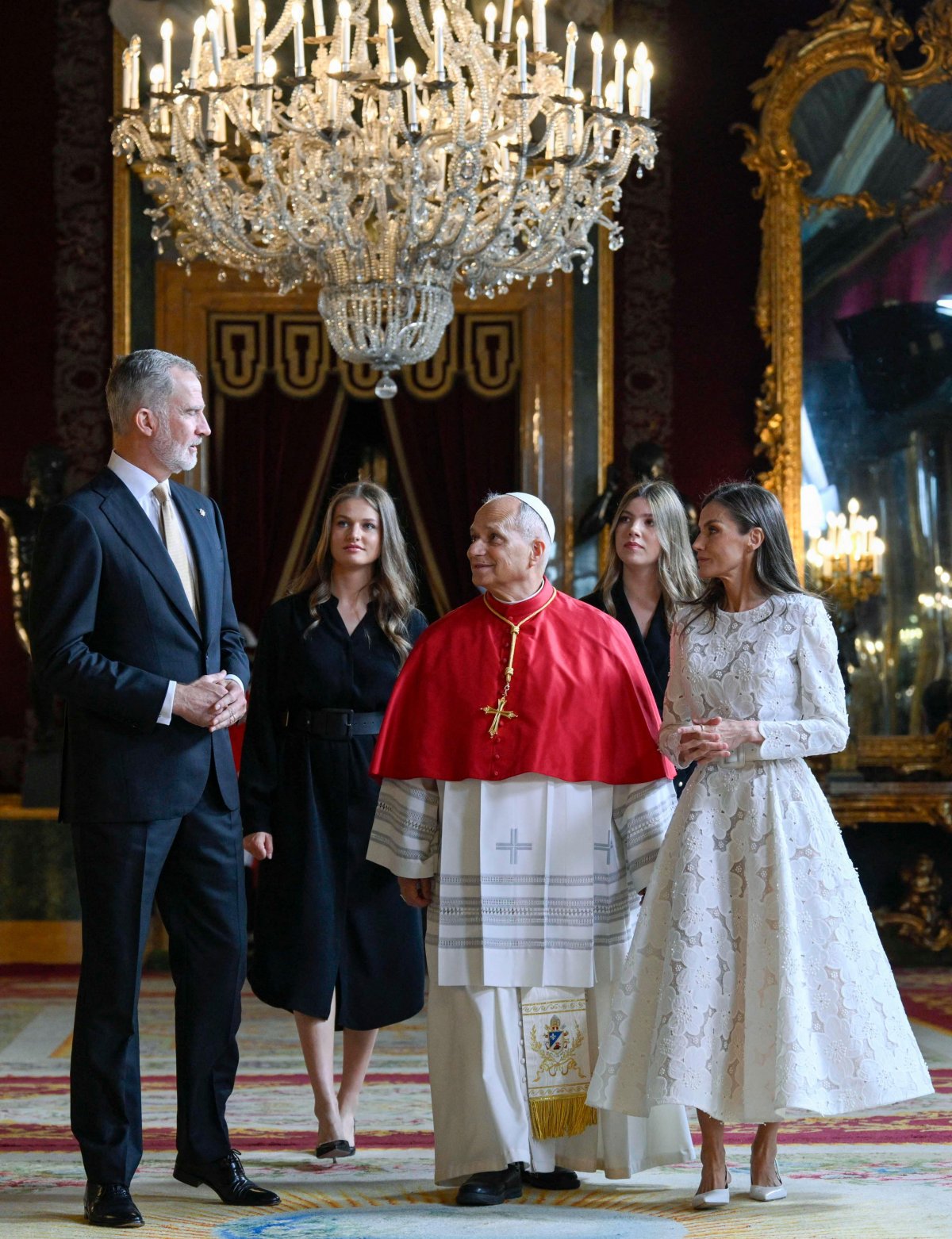The King and Queen of Spain, with the Princess of Asturias and Infanta Sofia, welcome Pope Leo XIV at the start of his apostolic visit in Madrid on June 6, 2026 (IPA/Alamy)