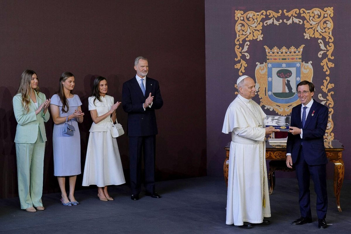 The King and Queen of Spain, with the Princess of Asturias and Infanta Sofia, are pictured with Pope Leo XIV during his apostolic visit in Madrid on June 7, 2026 (Oscar Gonzalez/Sipa/Alamy)
