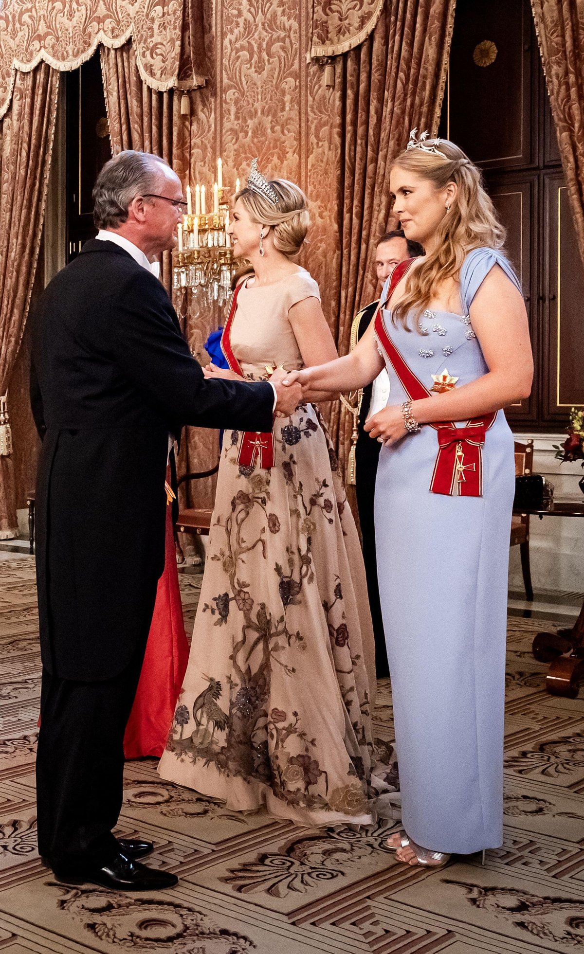 The King and Queen of the Netherlands, with the Princess of Orange and Prince Constantijn, host a state banquet for the visiting President of Germany at the Royal Palace in Amsterdam on June 9, 2026 (RAMON VAN FLYMEN/ANP/Alamy)