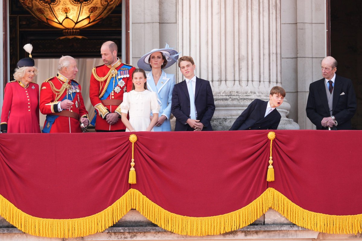 Membros da família real britânica são retratados durante Trooping the Color em Londres em 13 de junho de 2026 (Aaron Chown/PA Images/Alamy)