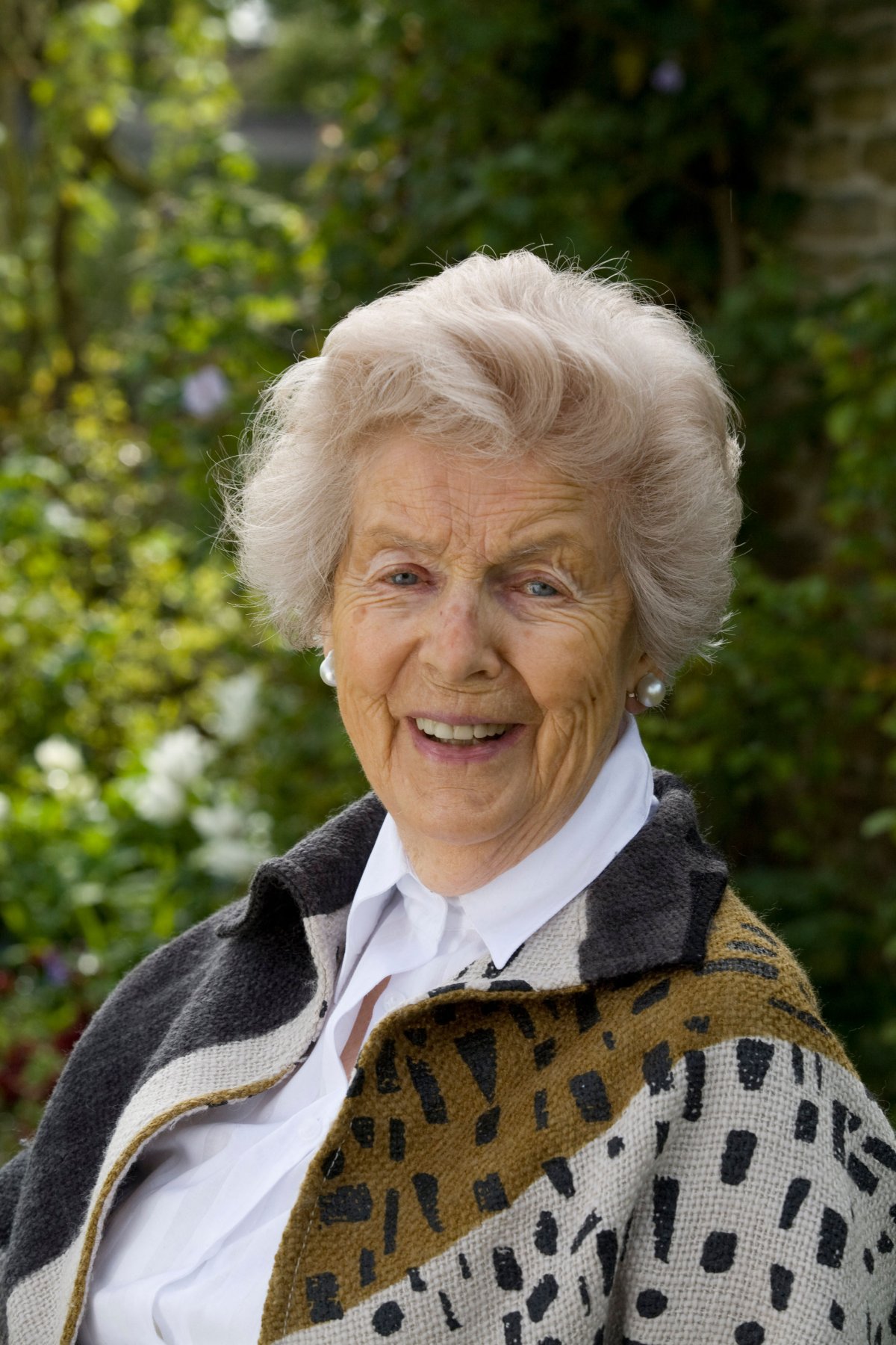 Deborah, Duchess of Devonshire, at her home on the Chatsworth estate, May 2009 (Steve Morgan/Alamy)