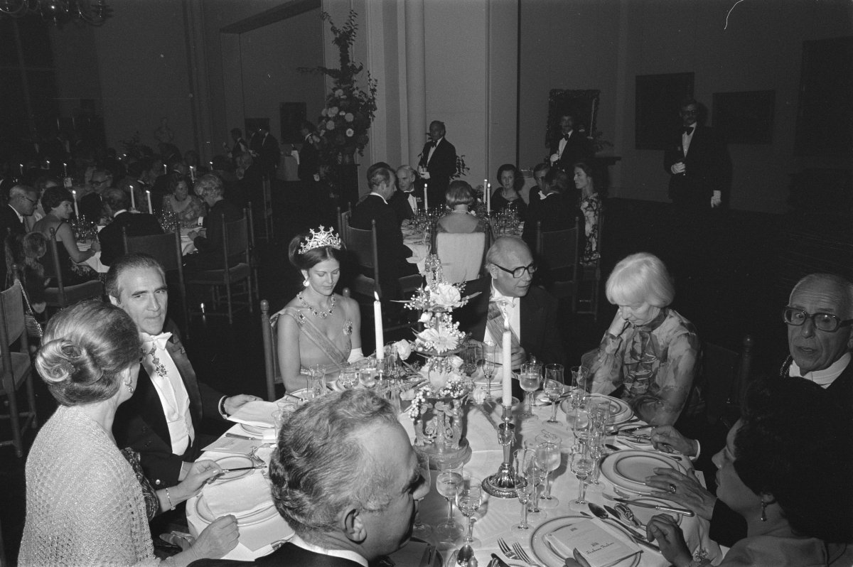 The Queen of Sweden attends a dinner at the Rijksmuseum in Amsterdam during the state visit to the Netherlands on October 26, 1976 (Bert Verhoeff/Anefo/Nationaal Archief)