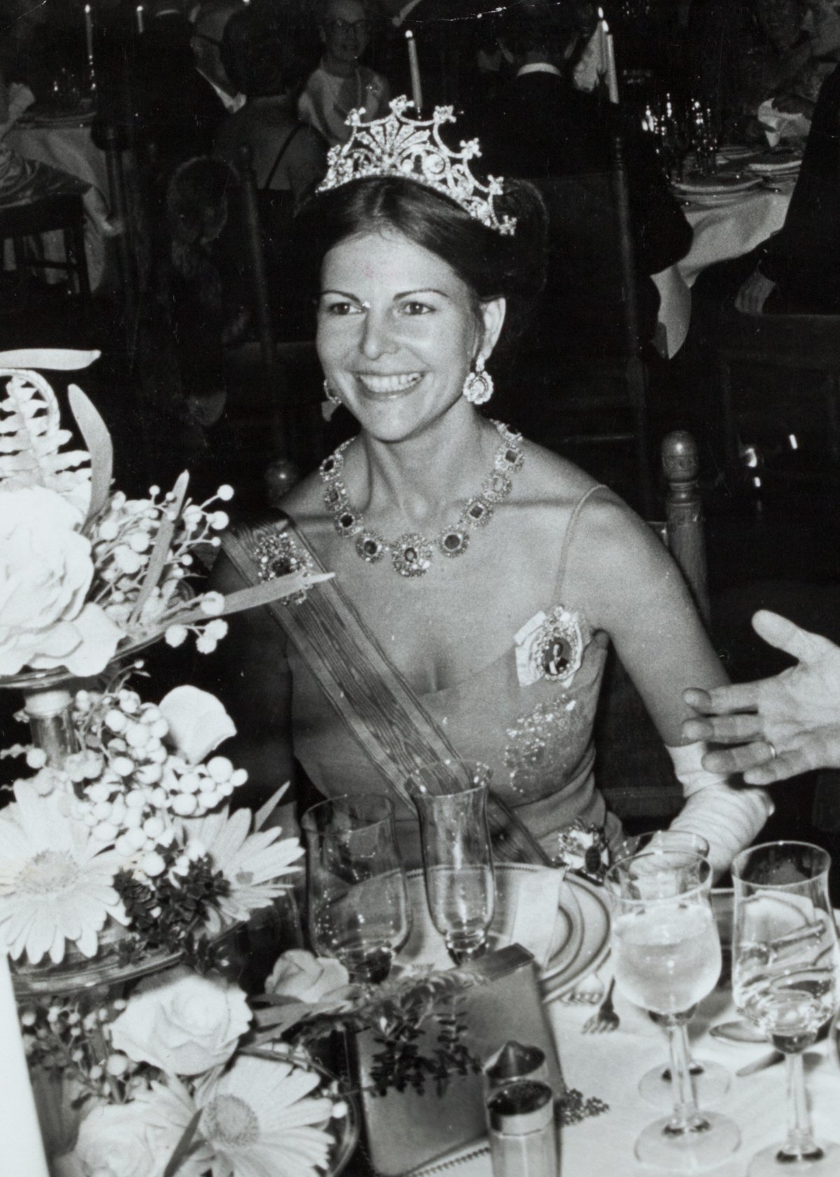 The Queen of Sweden attends a dinner at the Rijksmuseum in Amsterdam during the state visit to the Netherlands on October 26, 1976 (Anefo/Nationaal Archief)