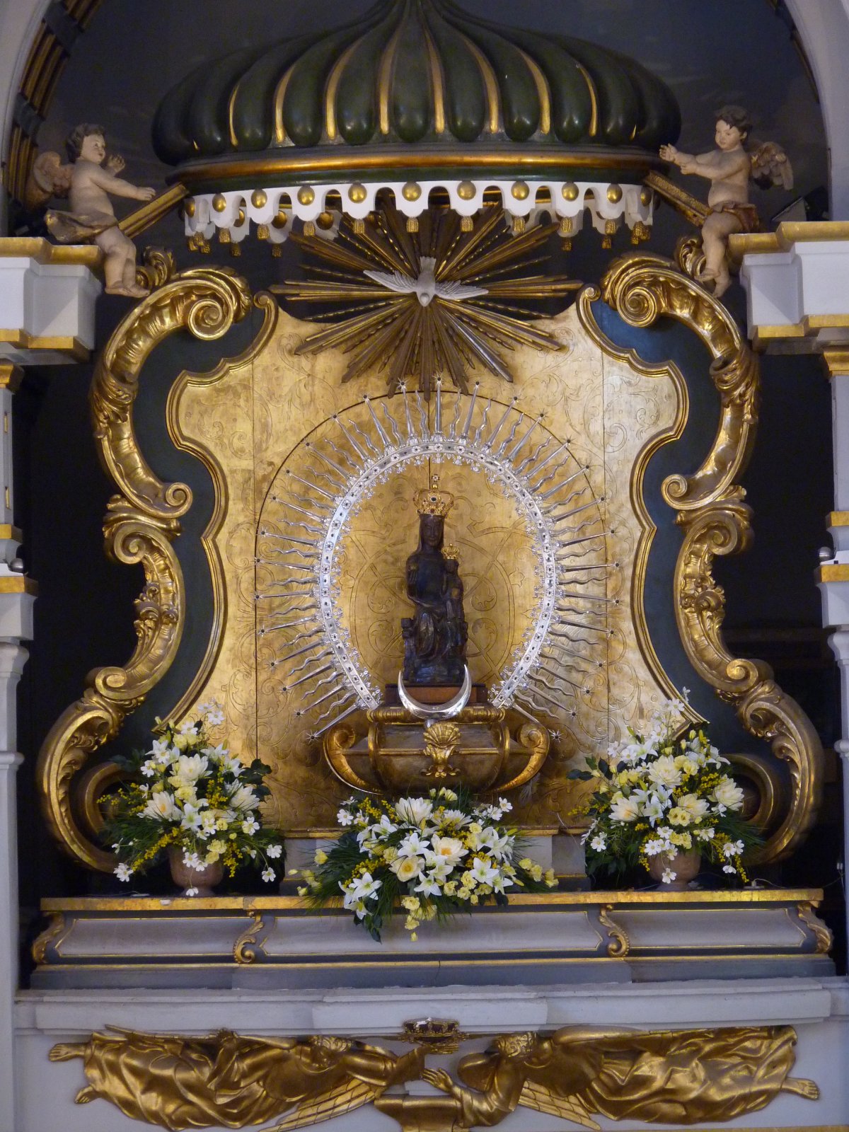 The Royal Basilica of Our Lady of Atocha in Madrid, 2010 (Wikimedia Commons)