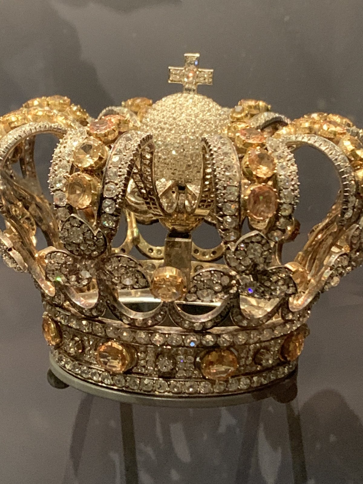 The crown, wimple, and halo of Our Lady of Atocha and the crown of the Christ Child on display at the Royal Basilica of Our Lady of Atocha, 2026 (Photo generously shared by Miss Glossop)
