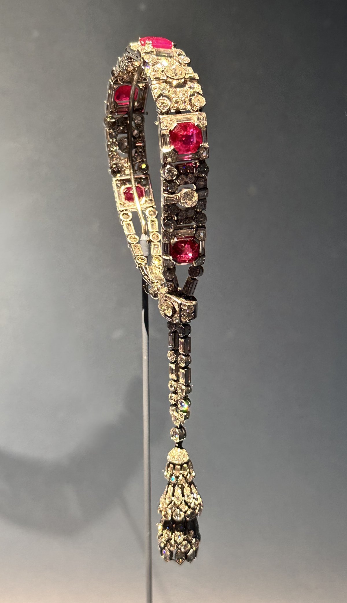 Bracelet set with rubies and diamonds, made by Van Cleef & Arpels, 1929 (Photo generously shared by Toni)