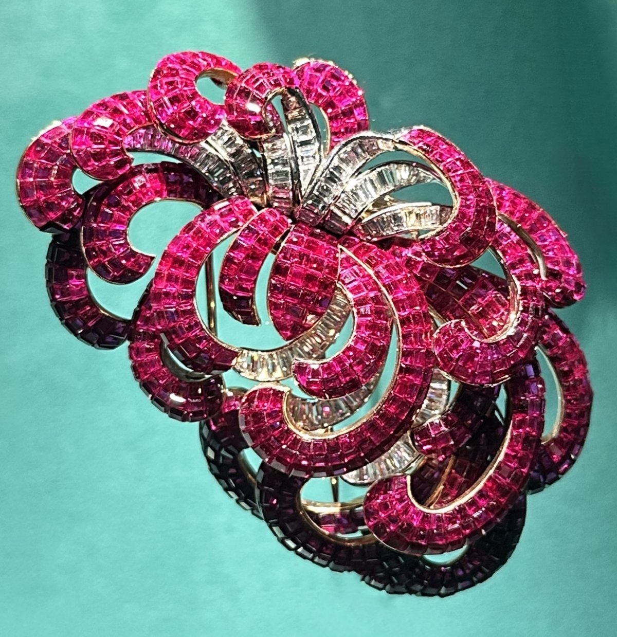 Chrysanthemum clip brooch set with diamonds and rubies, made by Van Cleef & Arpels, 1937 (Photo generously shared by Toni)
