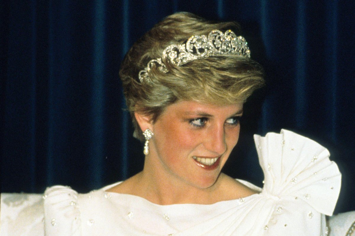 The Princess of Wales attends a dinner at the Al-Qudaibiya Palace in Manama, Bahrain, on November 16, 1986 (Anwar Hussein/Alamy)