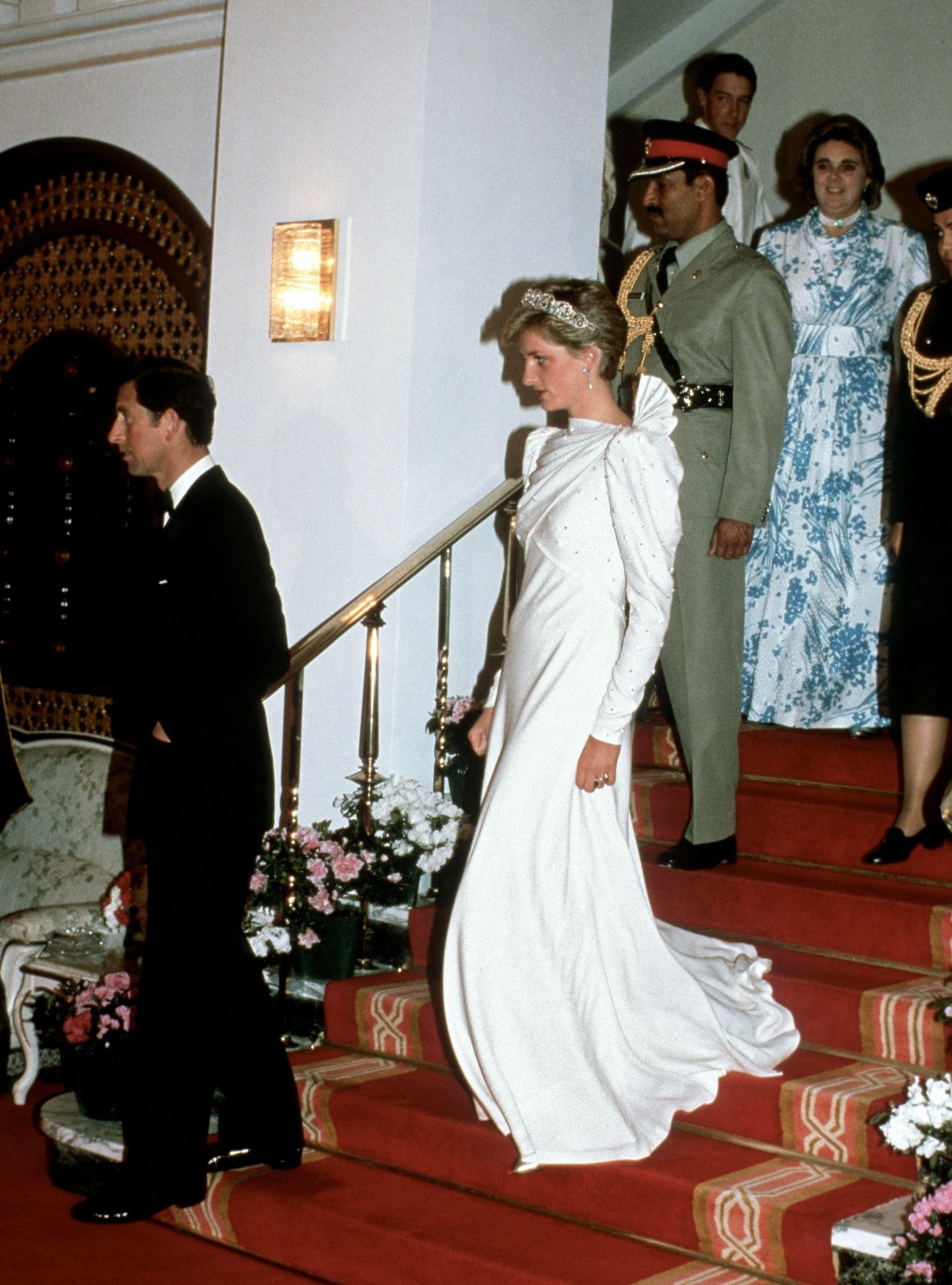 The Prince and Princess of Wales attend a dinner at the Al-Qudaibiya Palace in Manama, Bahrain, on November 16, 1986 (David Cooper/Alamy)