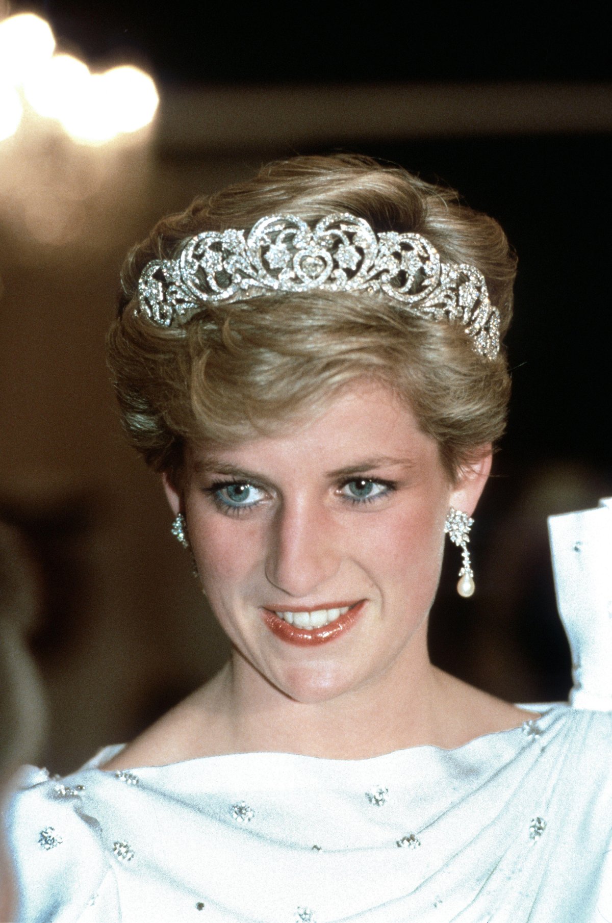 The Princess of Wales attends a dinner at the Al-Qudaibiya Palace in Manama, Bahrain, on November 16, 1986 (David Cooper/Alamy)