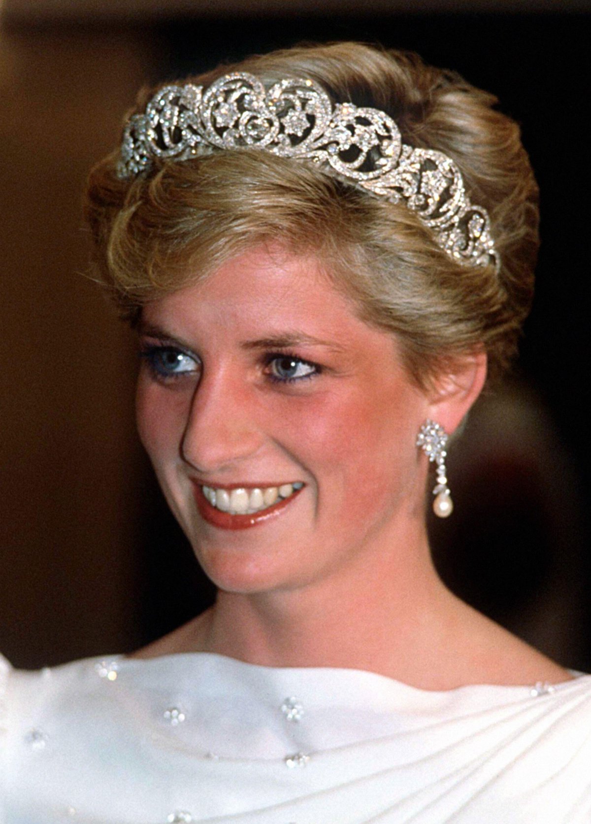The Princess of Wales attends a dinner at the Al-Qudaibiya Palace in Manama, Bahrain, on November 16, 1986 (Anwar Hussein/Alamy)