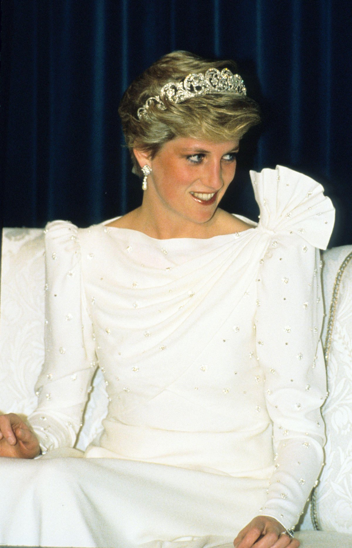 The Princess of Wales attends a dinner at the Al-Qudaibiya Palace in Manama, Bahrain, on November 16, 1986 (Anwar Hussein/Alamy)