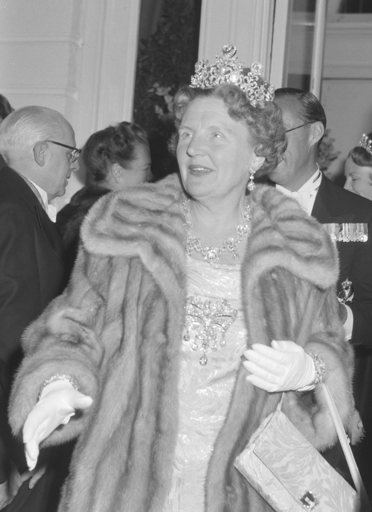 Queen Juliana and Prince Bernhard of the Netherlands, with Princess Beatrix, Princess Irene, Princess Margriet, and Princess Christina, attend a gala at the Concertgebouw in Amsterdam on April 30, 1962 (Joop van Bilsen/Anefo/Nationaal Archief)