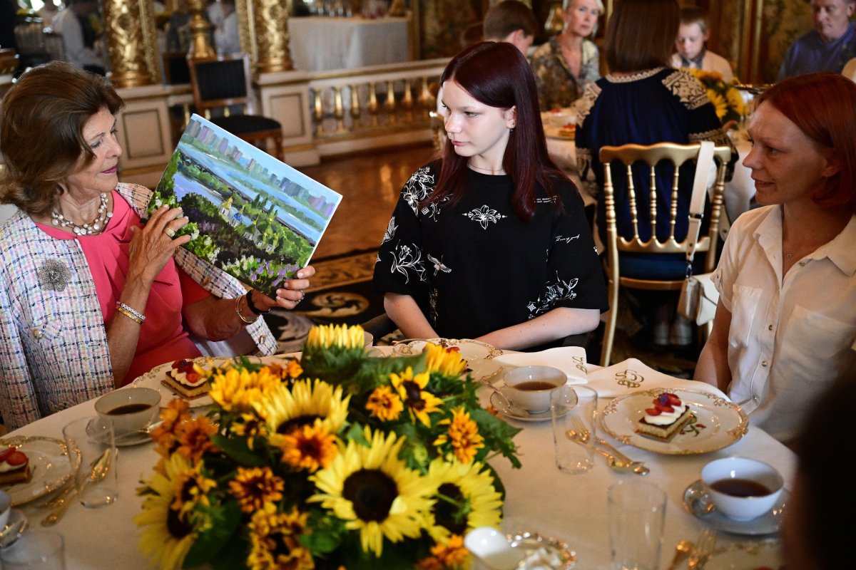 The Queen of Sweden, with Crown Princess Victoria and Princess Madeleine, welcomes war-wounded Ukrainian children to the Royal Palace in Stockholm on August 25, 2026 (Jonas Ekströmer/TT News Agency/Alamy)