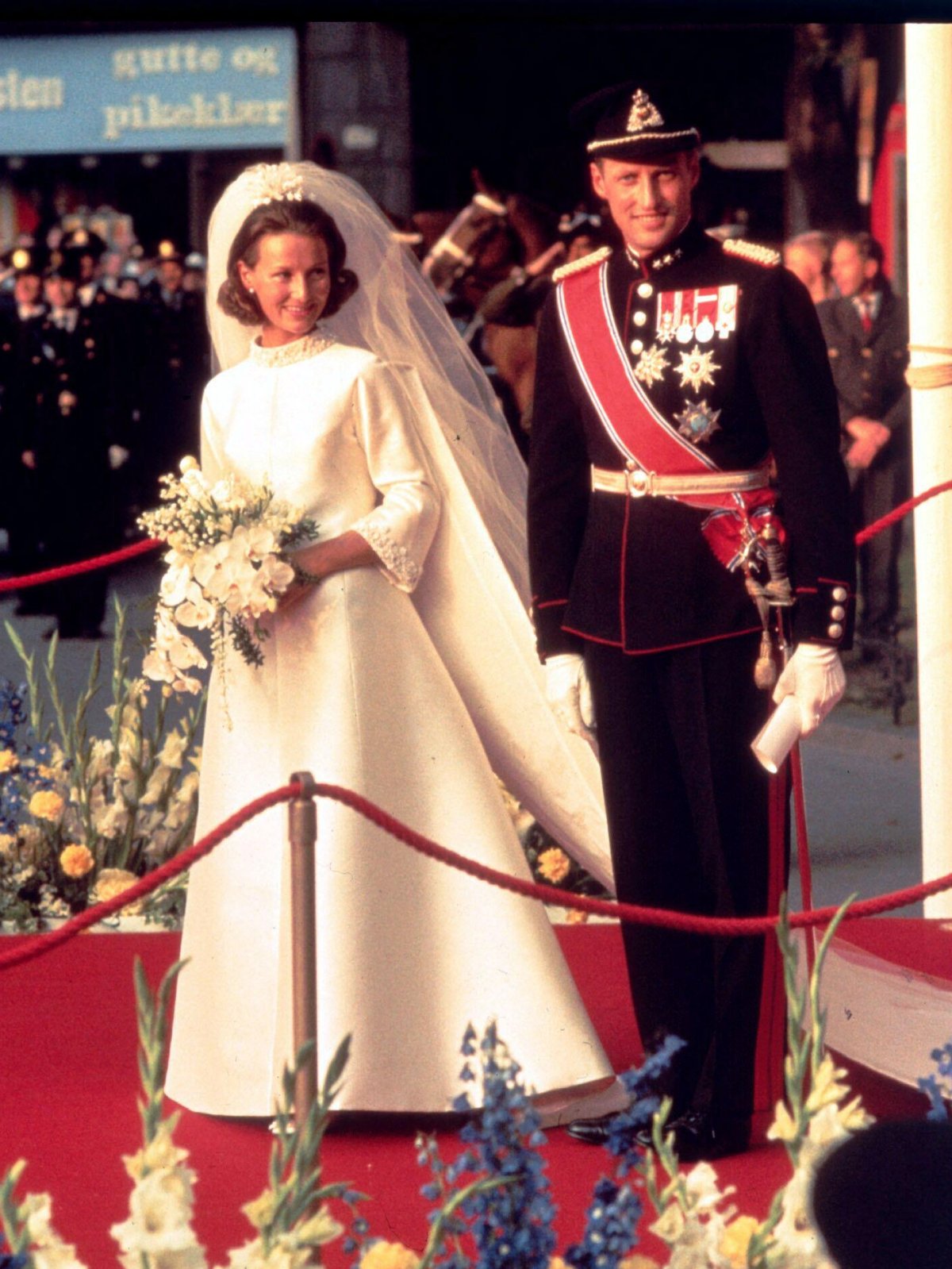 Crown Prince Harald and Crown Princess Sonja of Norway are pictured after their royal wedding in Oslo on August 29, 1968 (NTB/Alamy)
