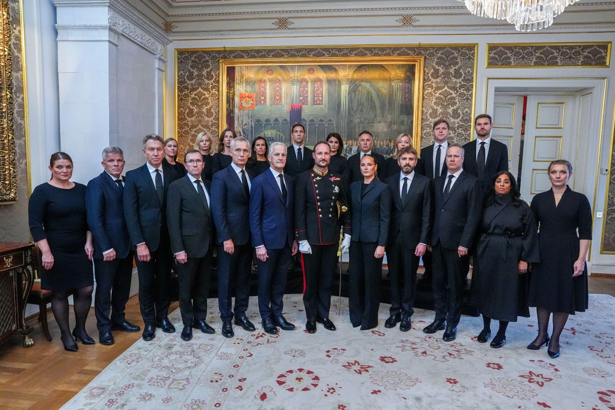 Following the death of King Harald V, the Norwegian government meets for an extraordinary cabinet meeting with King Haakon VIII and Crown Princess Ingrid Alexandra at the Royal Palace in Oslo, August 28, 2026 (Lise Aaserud/NTB/Alamy)