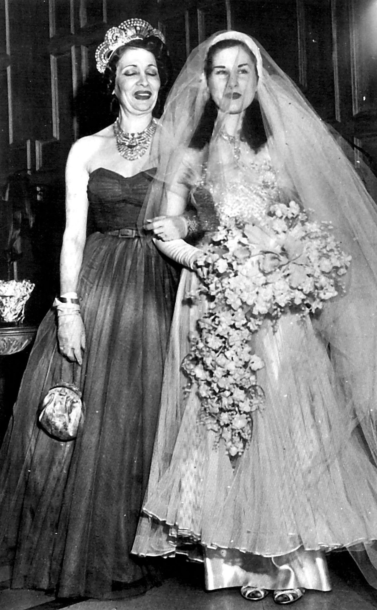 Princess Faitha of Egypt, with her mother, Queen Nazli, is pictured on the day of her wedding, 1950 (SuperStock/Alamy)