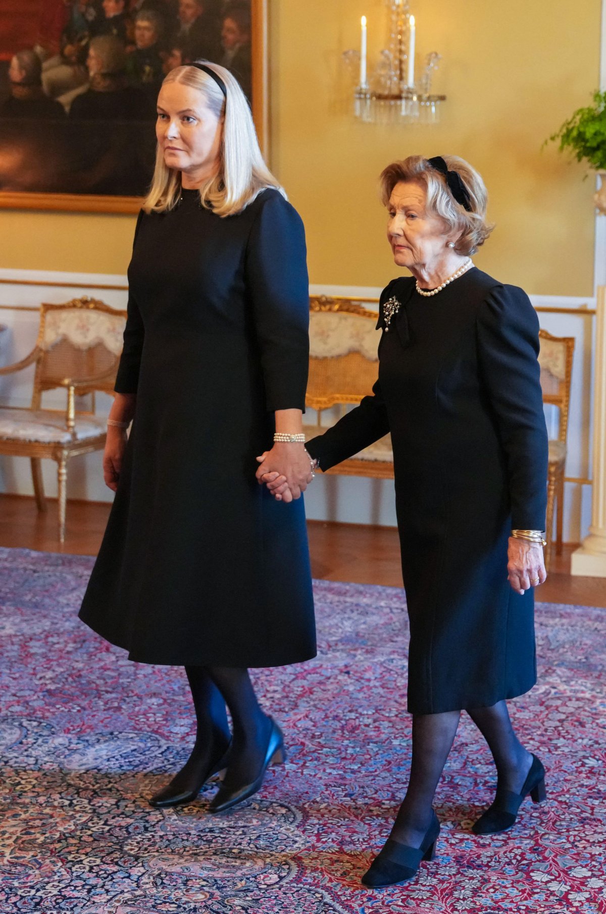 Queen Mette-Marit and Queen Sonja of Norway walk behind King Harald V's coffin as it is moved to the Royal Chapel at the Royal Palace in Oslo on August 31, 2026 (Ole Berg-Rusten/NTB/Alamy)