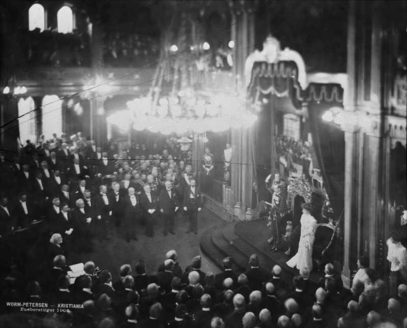 King Haakon VII, with Queen Maud beside him, takes the oath at the Storting, November 1905 (Oslo Museum)