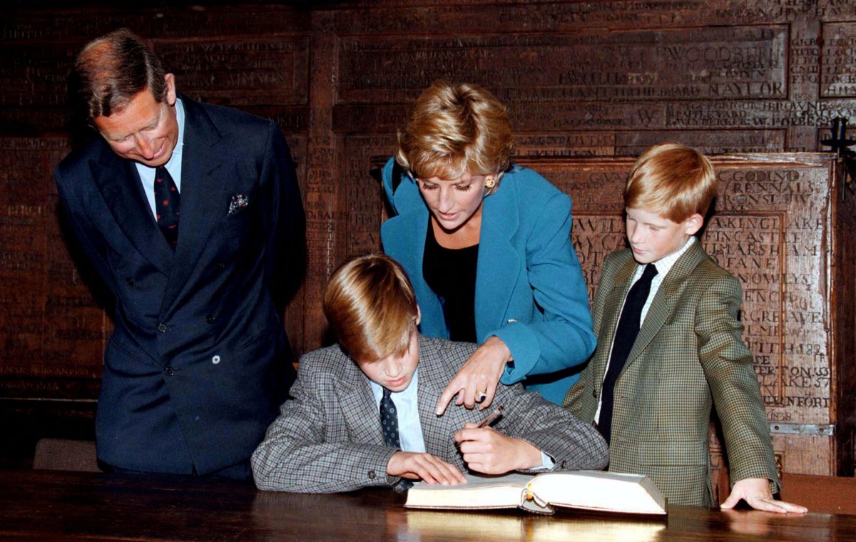 Prince William of Wales, accompanied by his parents and his brother, signs in on his first day at Eton College in Windsor on September 16, 1995 (Anwar Hussein/Alamy)