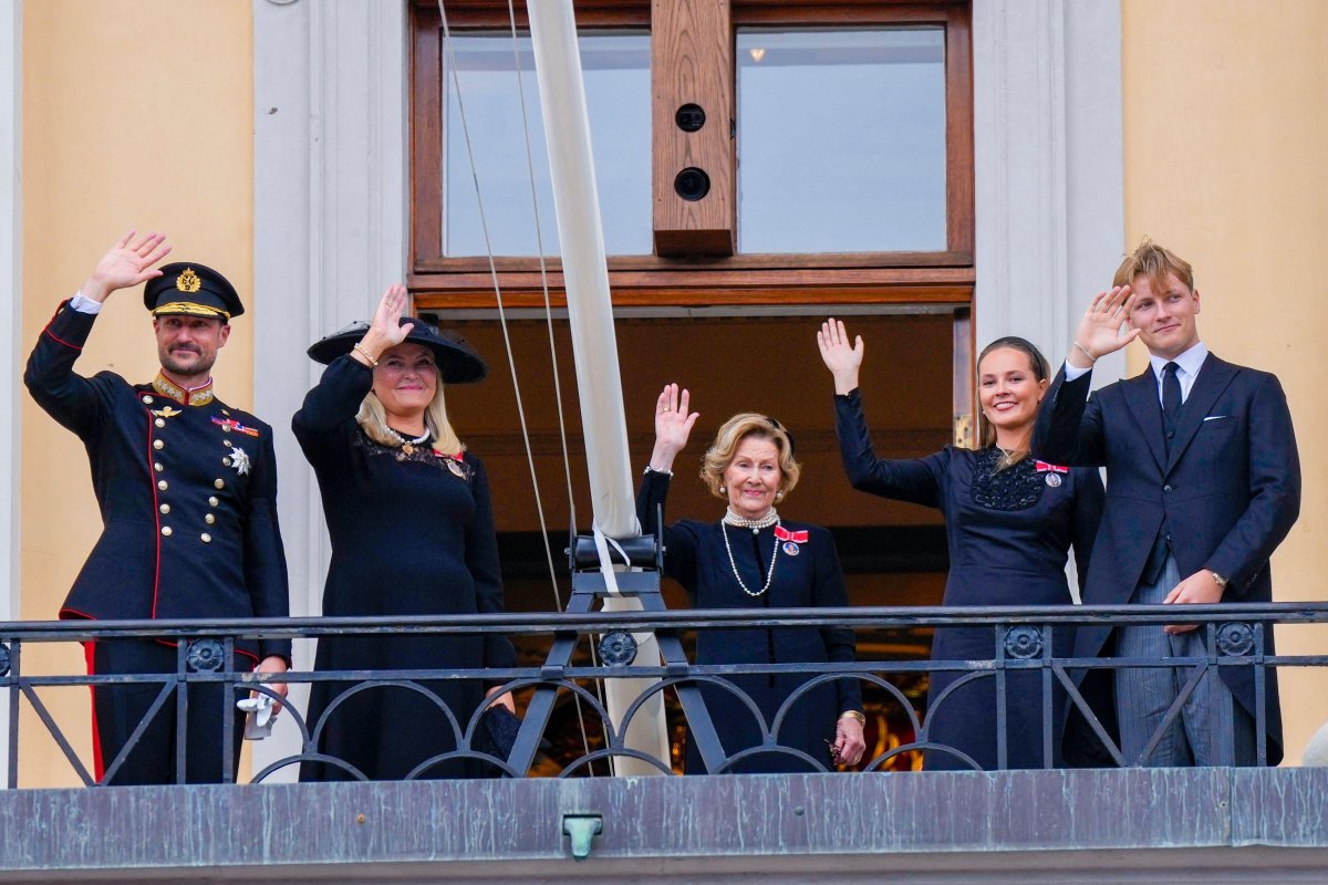 The Norwegian royal family waves from the balcony of the Royal Palace in Oslo after the funeral of King Harald V on September 9, 2026 (Heiko Junge/NTB/Alamy)
