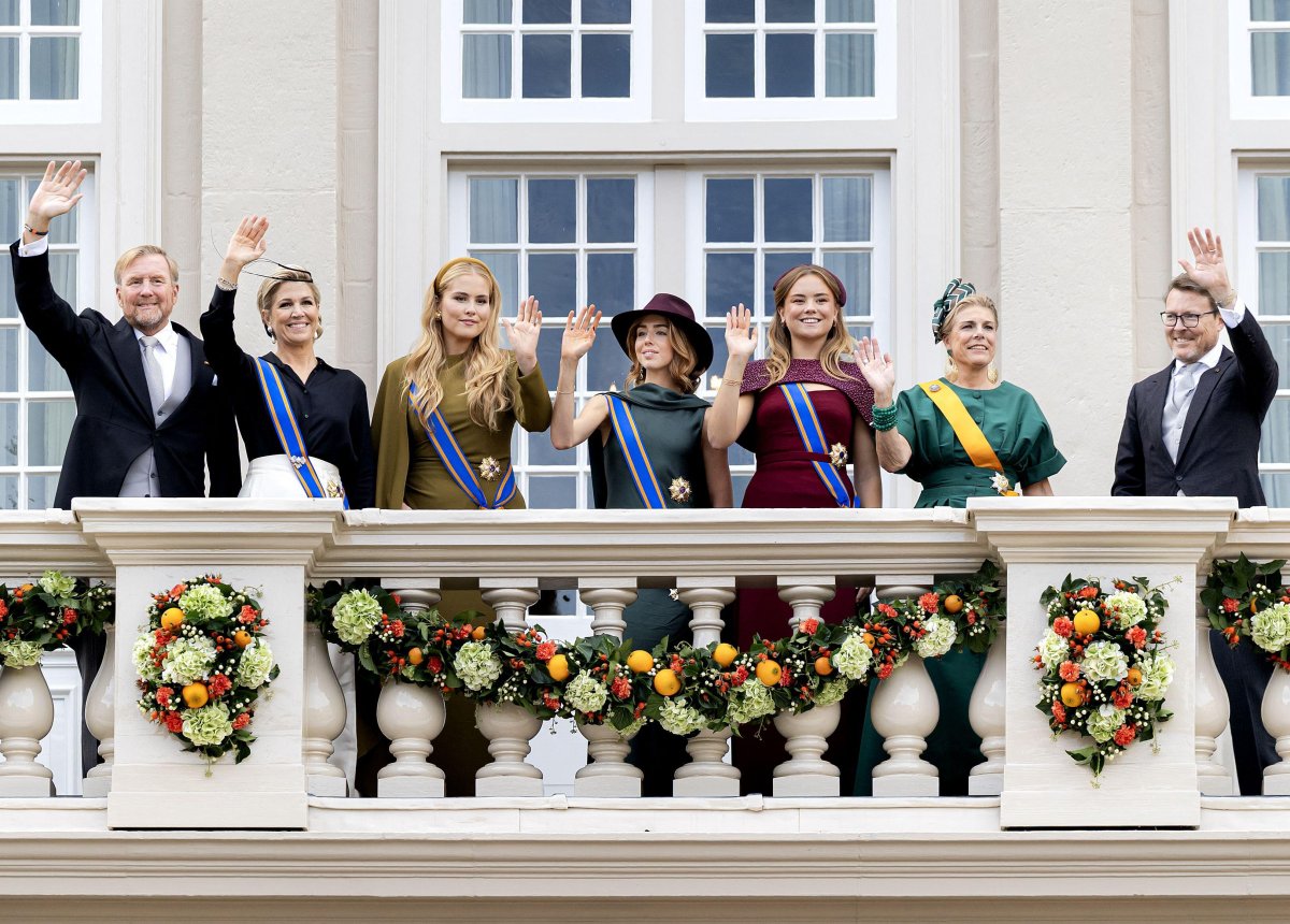 Members of the Dutch royal family wave from the balcony of Noordeinde Palace during Prinsjesdag celebrations in The Hague on September 15, 2026 (RAMON VAN FLYMEN/ANP/Alamy)