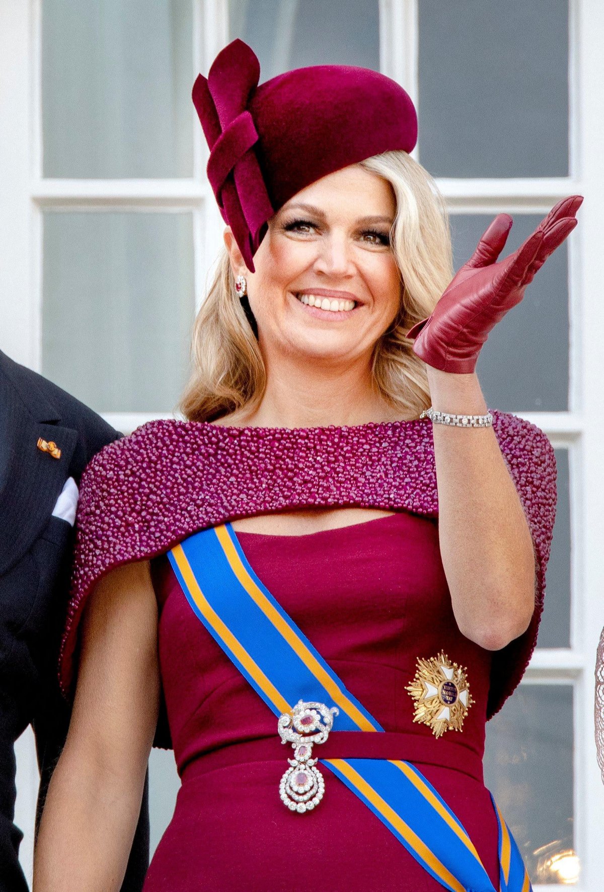 The Queen of the Netherlands waves from the balcony of Noordeinde Palace during Prinsjesdag celebrations in The Hague on September 17, 2019 (Albert Nieboer/DPA Picture Alliance/Alamy)