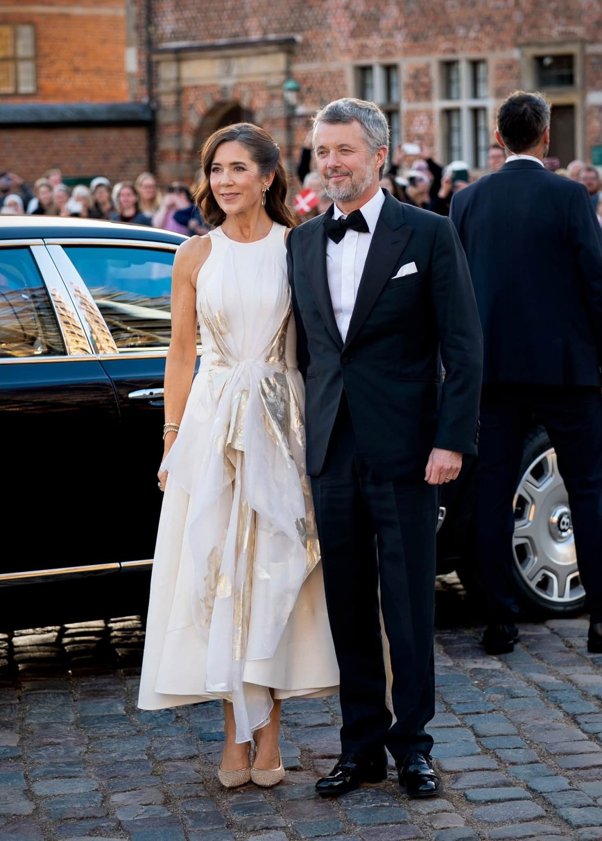 The King and Queen of Denmark unveil his new portrait in the Knights' Hall at Frederiksborg Castle on September 25, 2026 (Kongehuset)