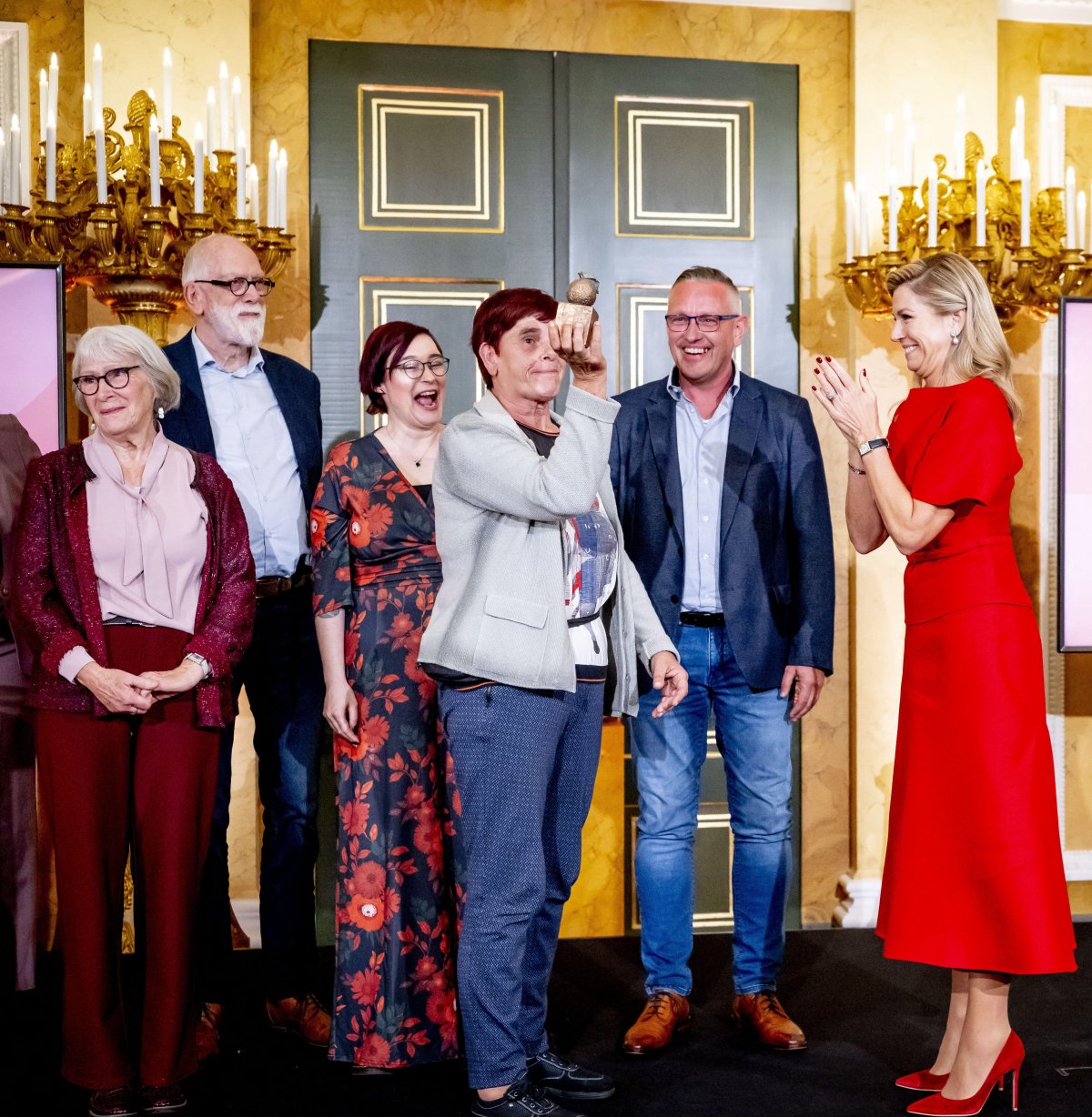 The Queen of the Netherlands presents this year's Appeltjes van Oranje prizes at Noordeinde Palace in The Hague on October 8, 2026 (ROBIN UTRECHT/ANP/Alamy)