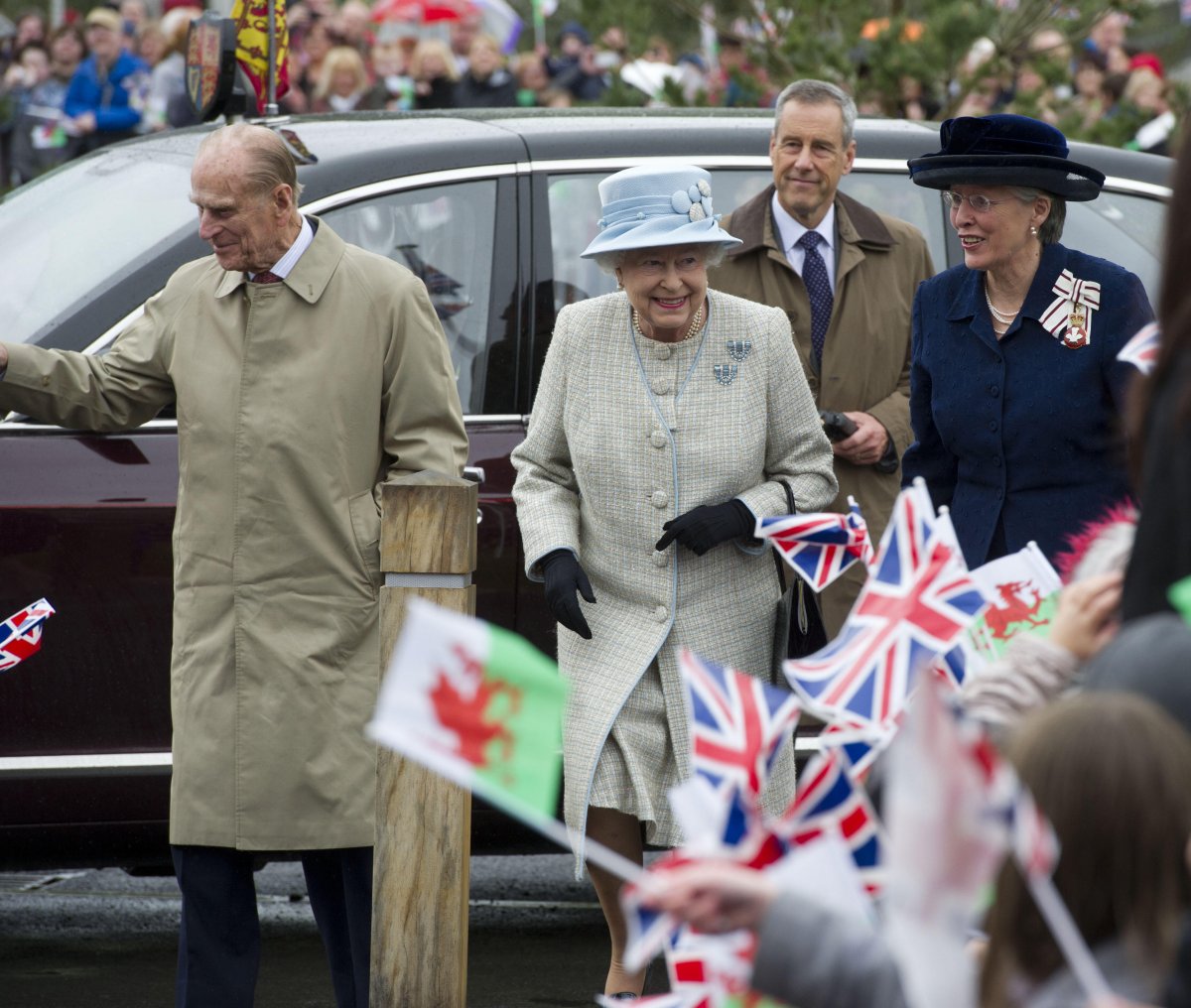 The Queen and the Duke of Edinburgh officially open the new Ynsyowen Community Primary School in Aberfan on April 27, 2012 (Arthur Edwards/PA Images/Alamy)