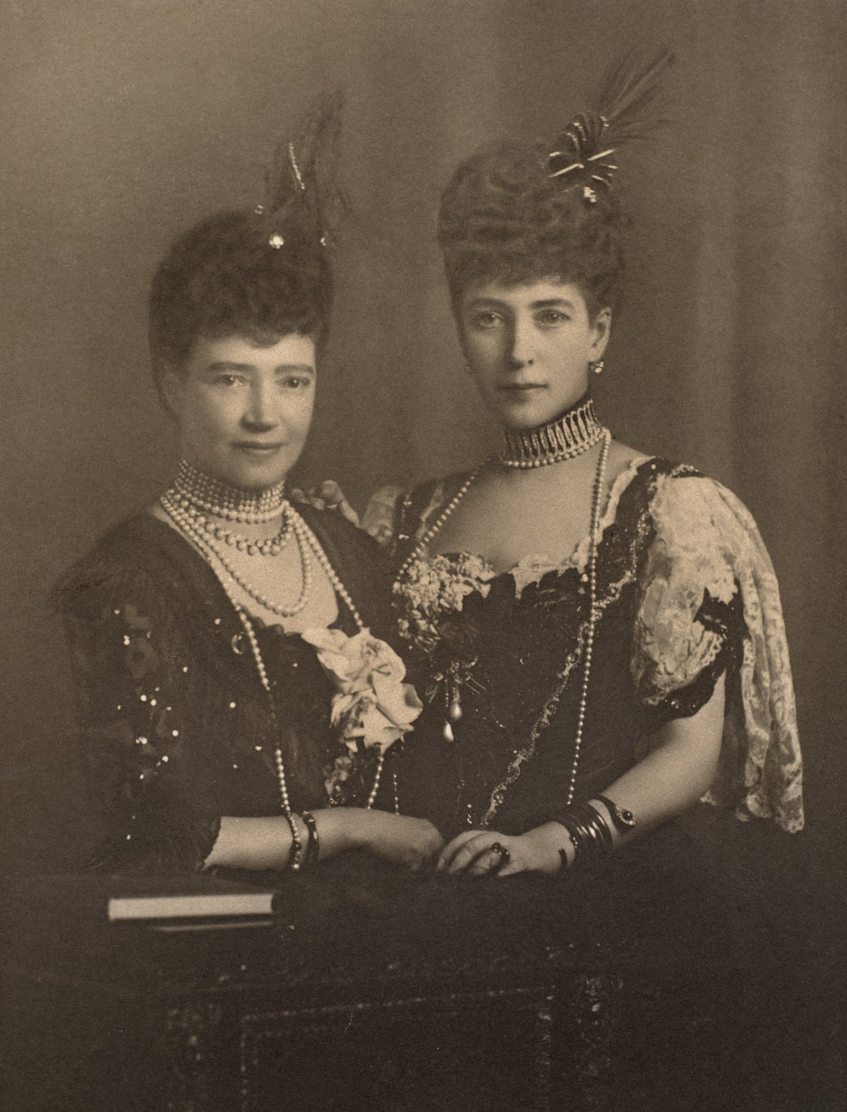 W & D Downey, Queen Alexandra and Dowager Empress Marie Feodorovna of Russia, 1908.
