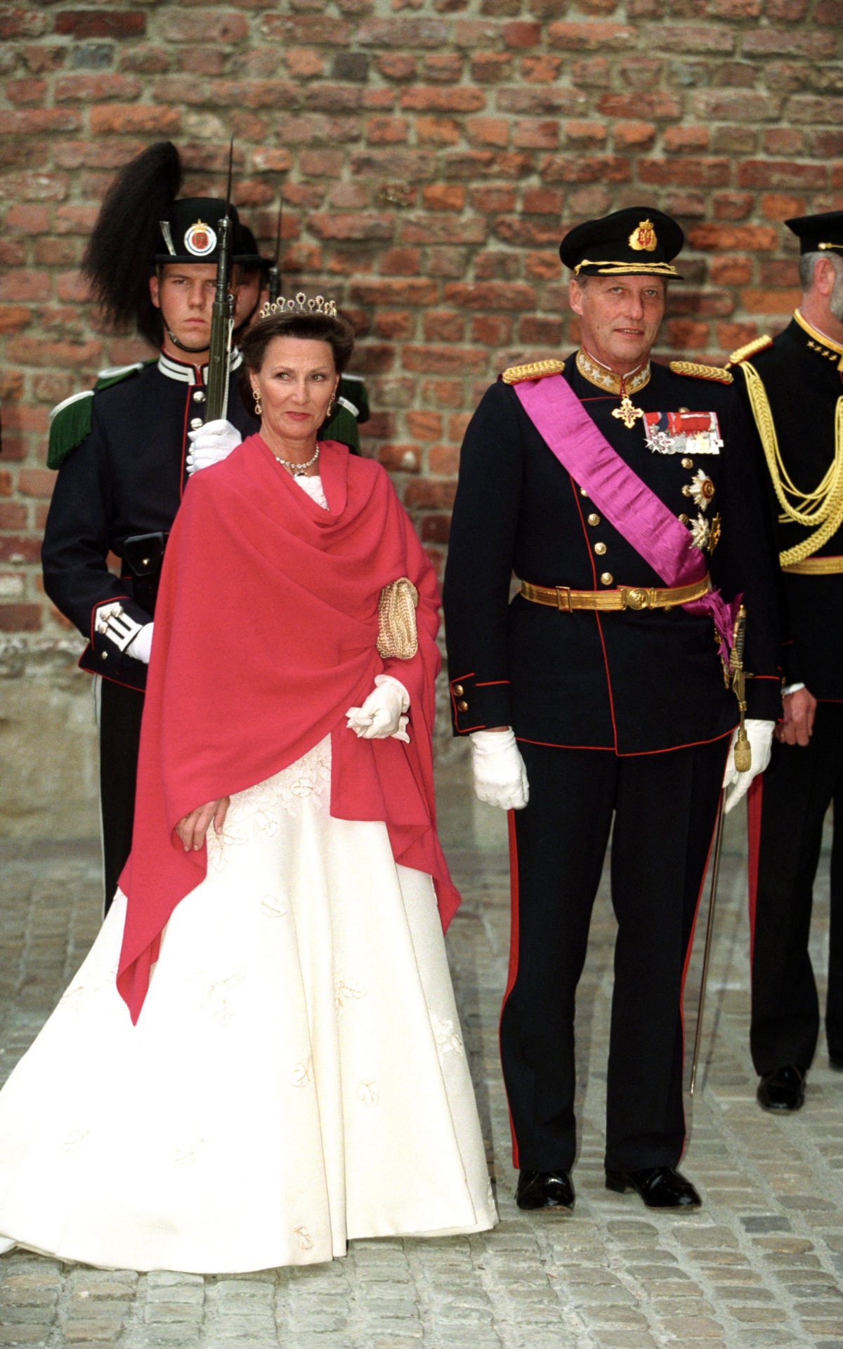 King Harald V and Queen Sonja of Norway are pictured during the Belgian state visit to Norway at Akershus Castle, May 1997 (Jon Eeg/NTB/Alamy)